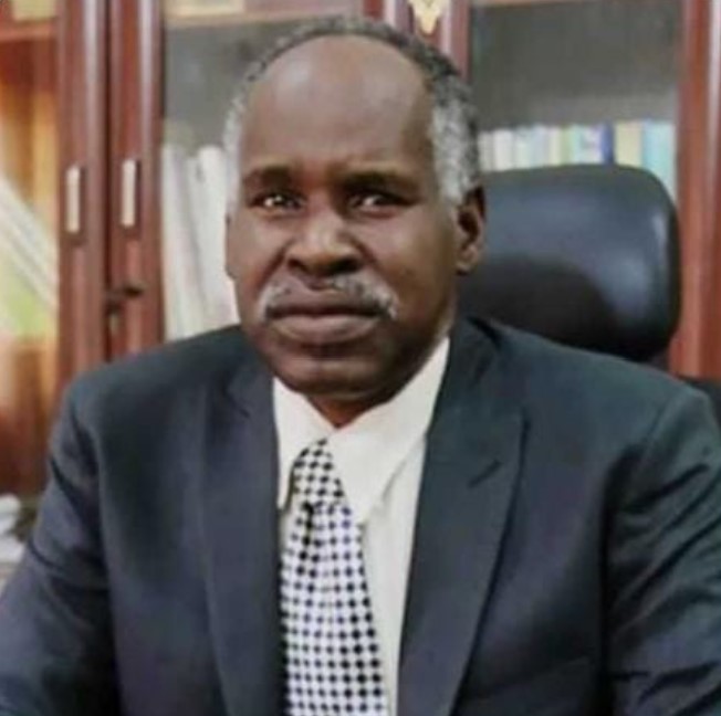 El profesor: Abkar Abdulbanat Adam